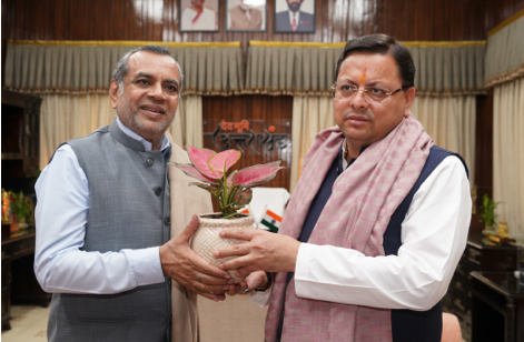 मुख्यमंत्री श्री पुष्कर सिंह धामी से मुख्यमंत्री कैम्प कार्यालय में सुप्रसिद्ध फ़िल्म अभिनेता श्री परेश रावल ने भेंट की।